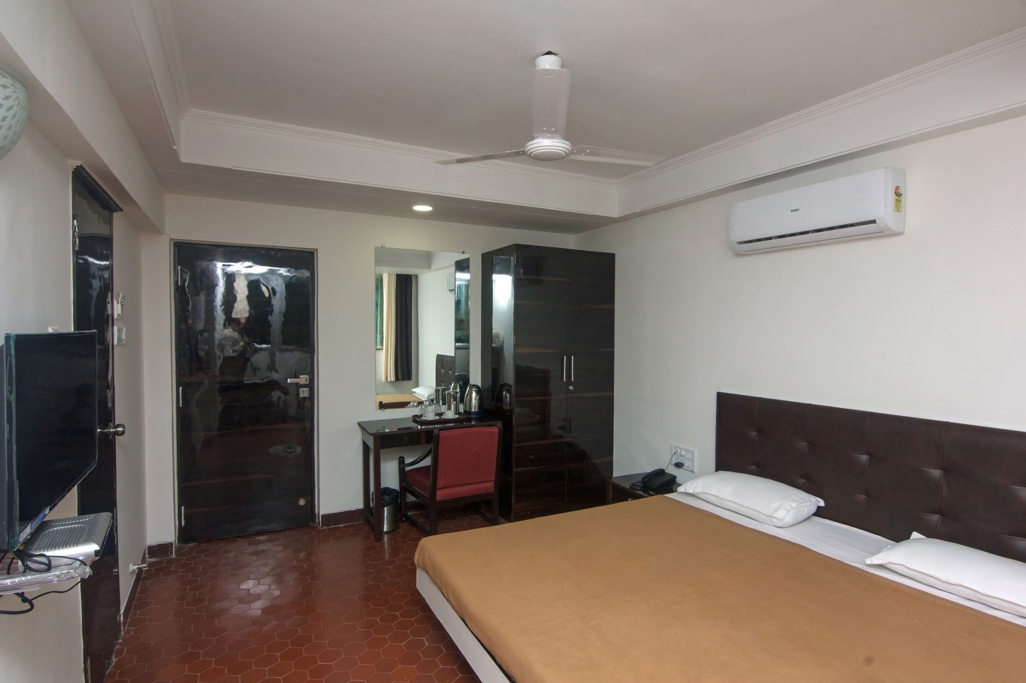Oyo 9806 Hotel Arvi Лонавала Екстериор снимка